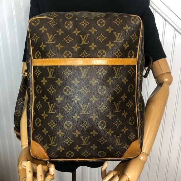 Authentic LOUIS VUITTON LV Danube GM Monogram Crossbody Shoulder Bag Dustbag 🔐 - Picture 17 of 17